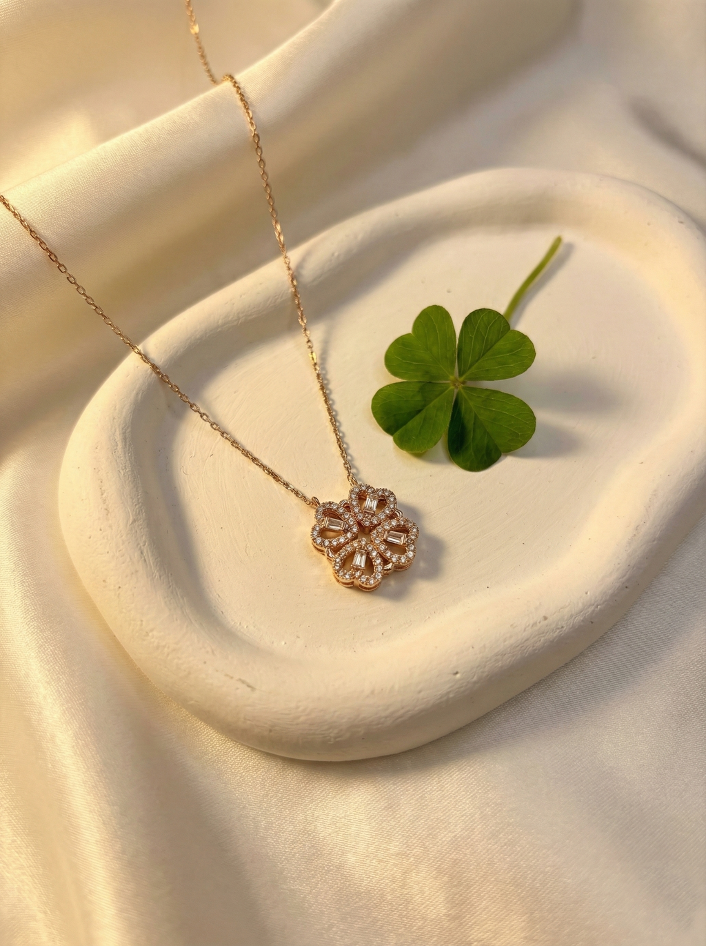 Clover Magnetic Chain