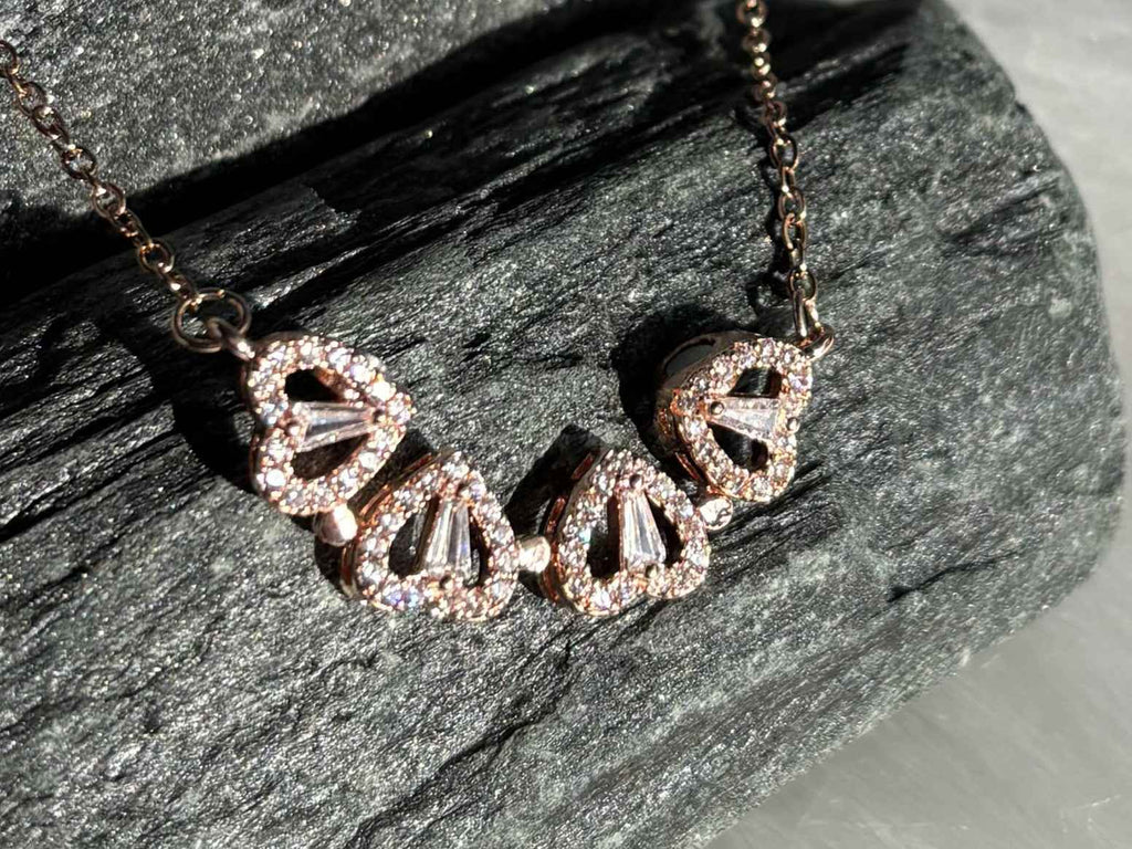 Clover Magnetic Chain