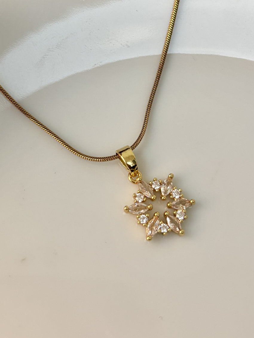 Snow flake Necklace