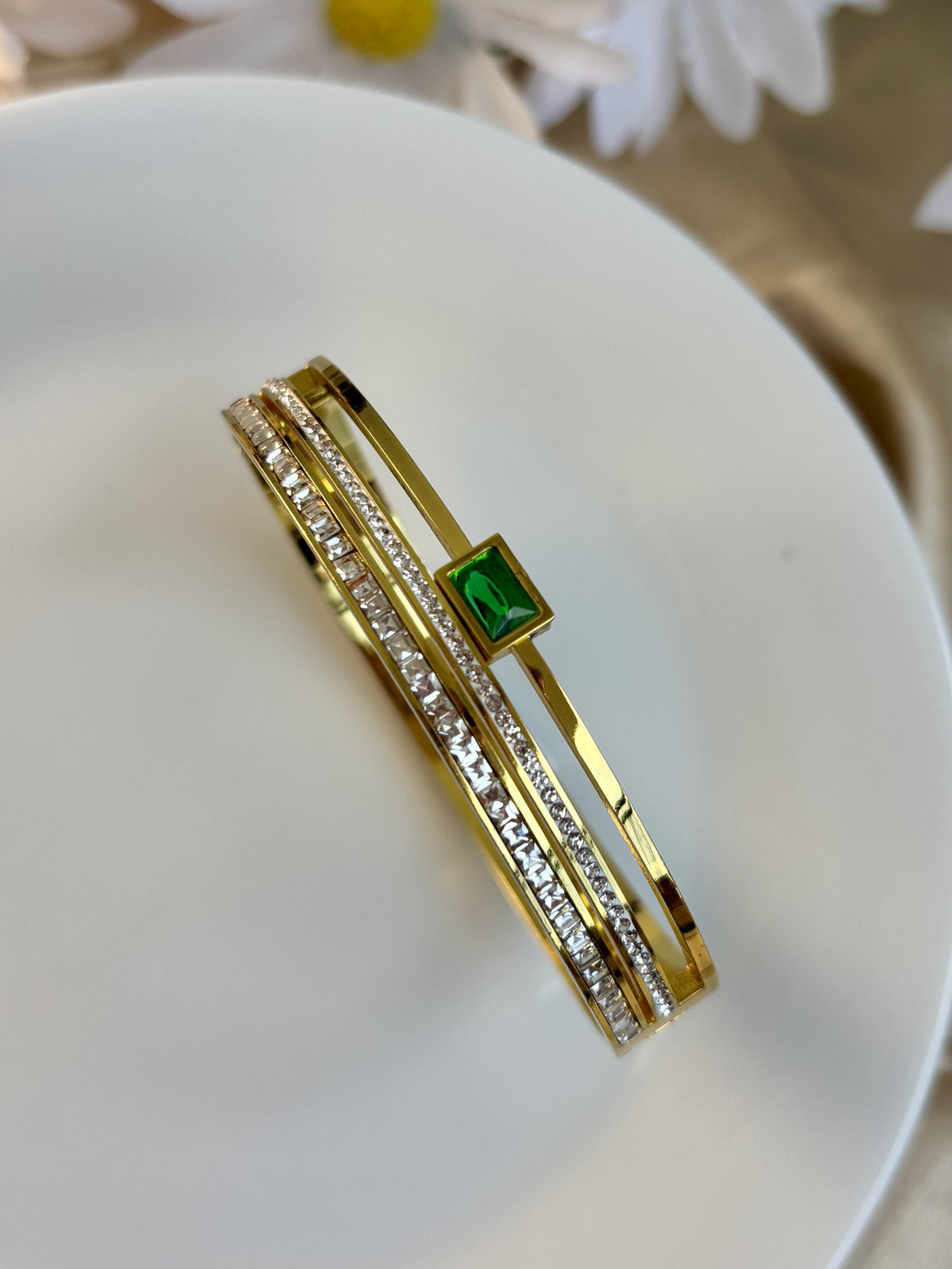 Axis Emerald Kada