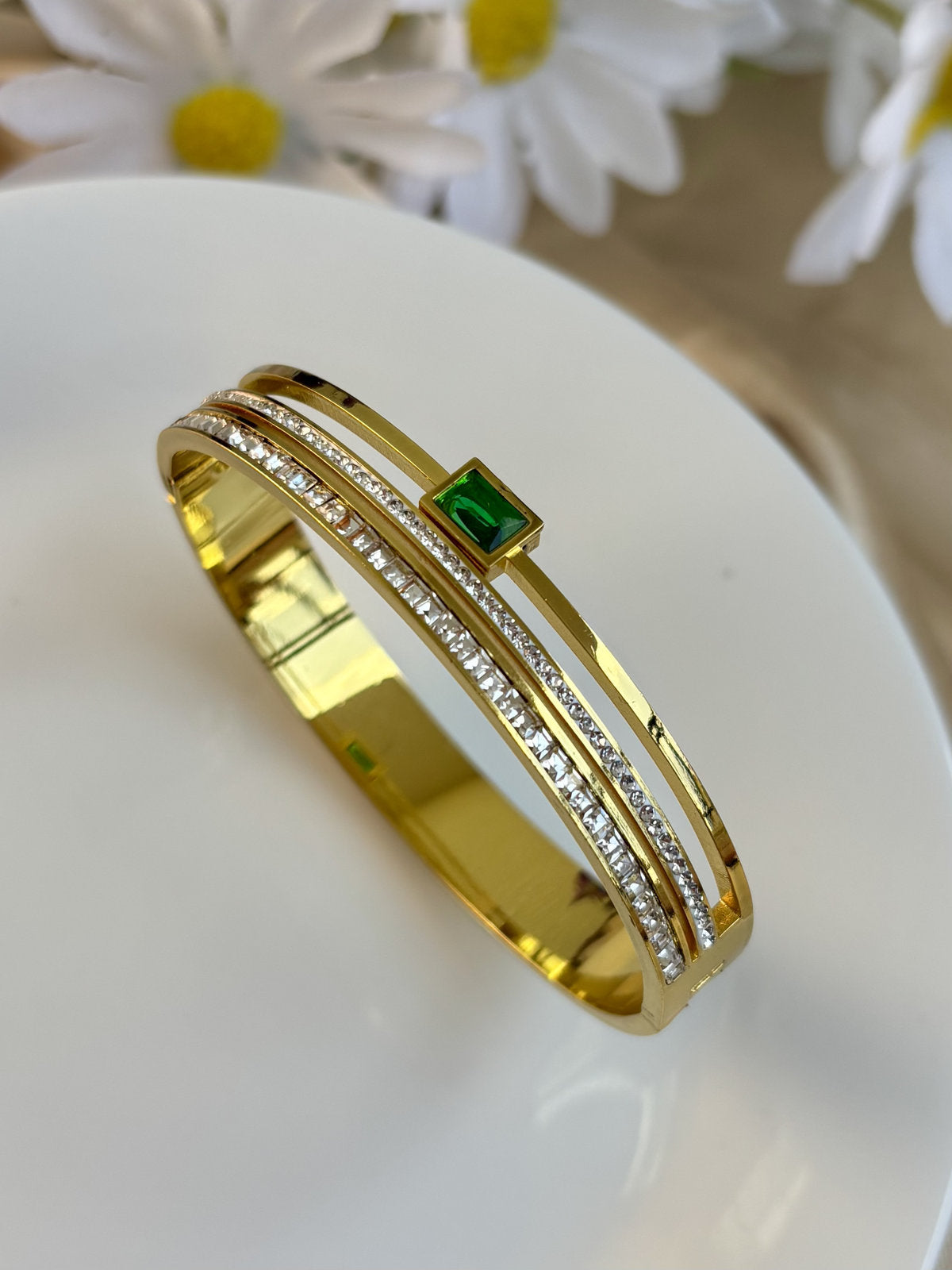 Axis Emerald Kada